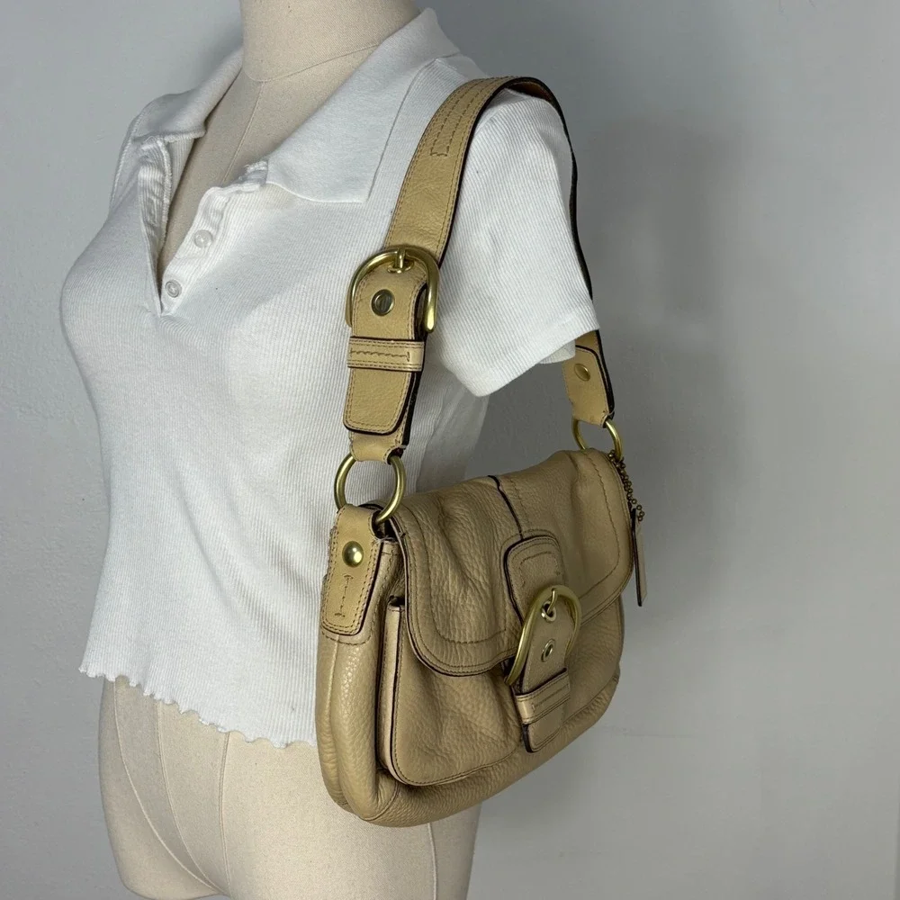 Vtg Coach Soho Beige Pebble Leather Double Pocket Flap Shoulder Bag Buckle 11842 - Picture 4 of 13